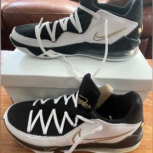 Nike LeNron XVII Low White Metallic Gold Black Size 13